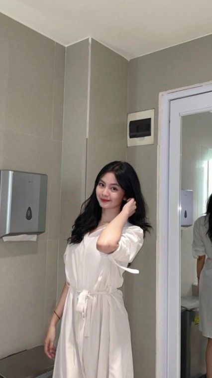 Terpaku Pembantu Rumah